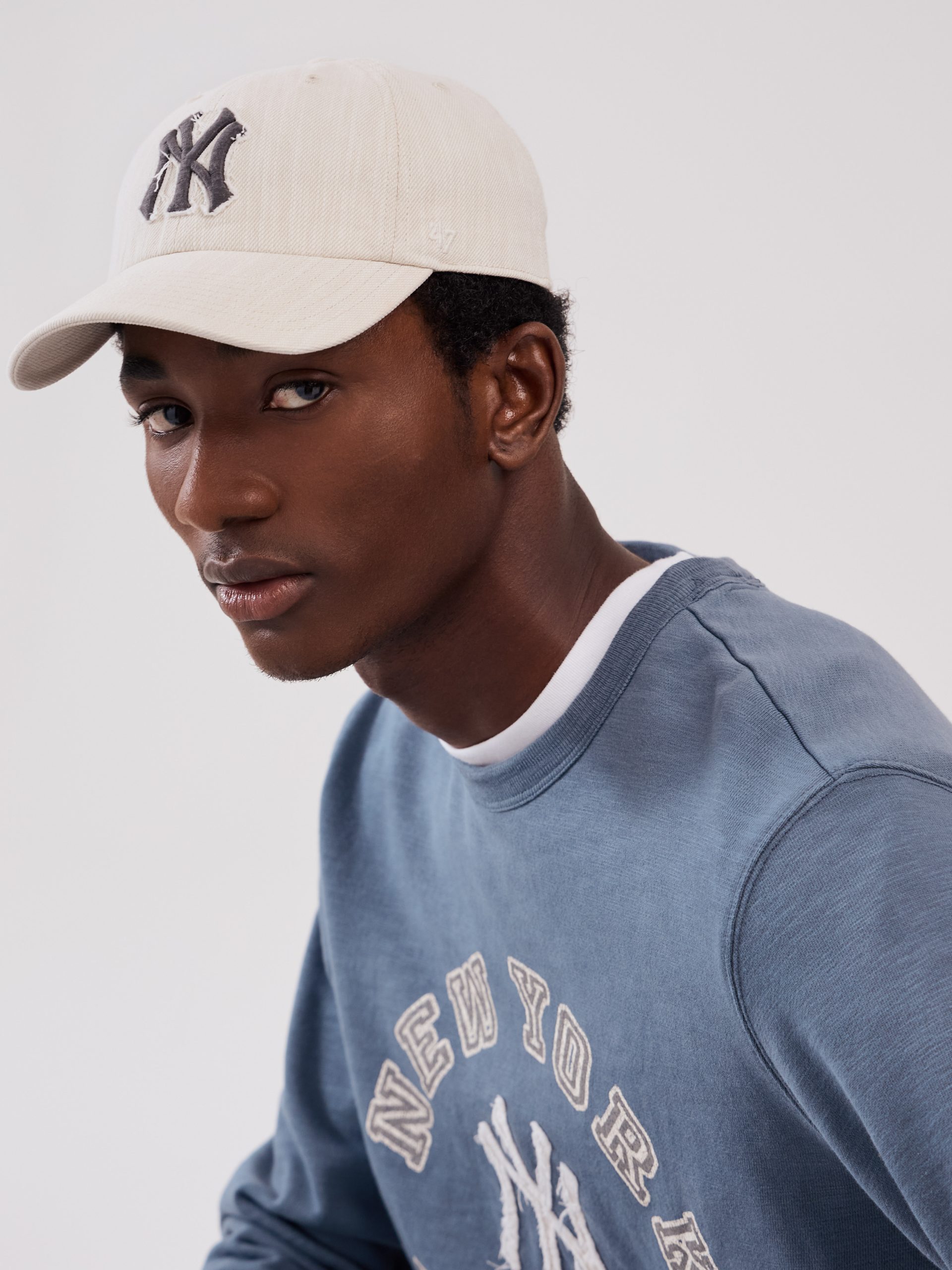 Cum a devenit sapca New York Yankees un simbol iconic in sport si moda