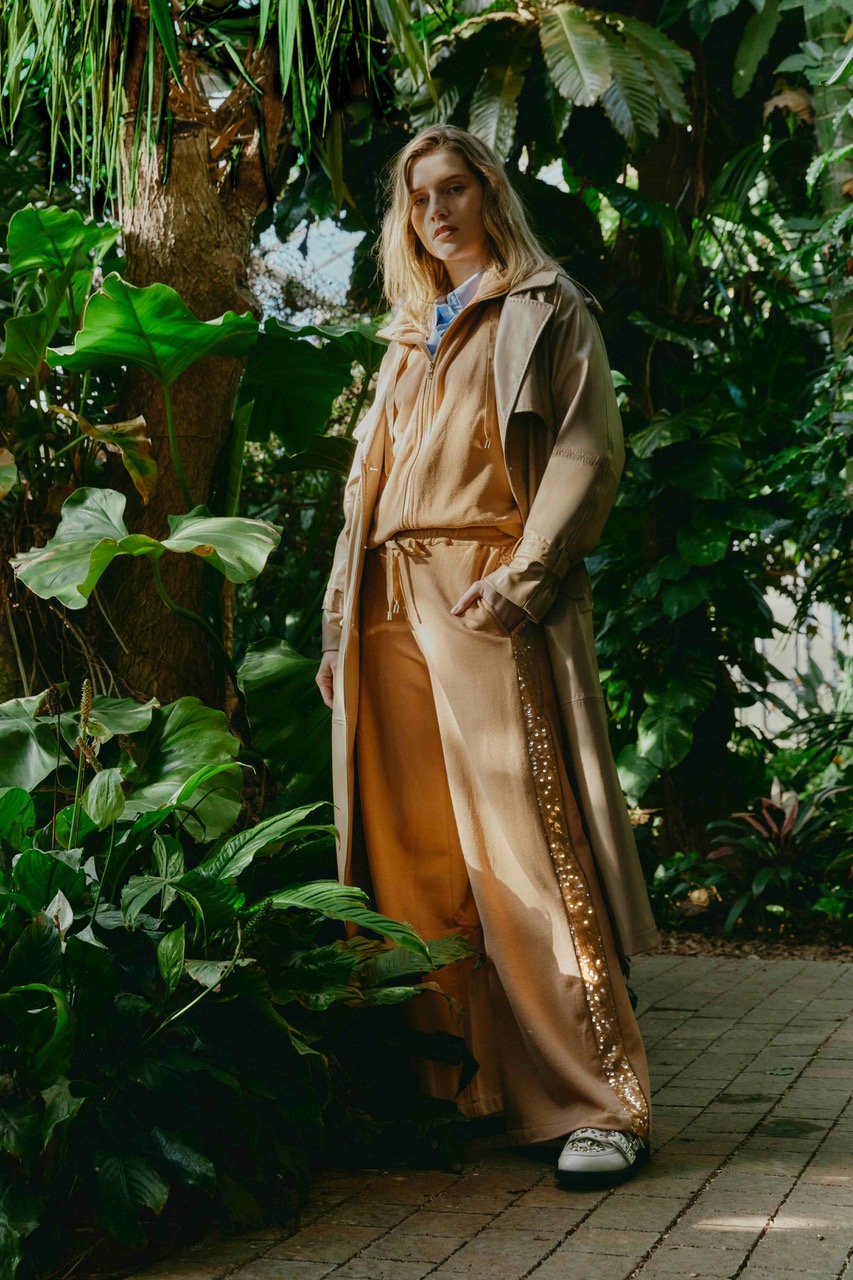 Trench, parka si denim: eleganta relaxata a noului sezon