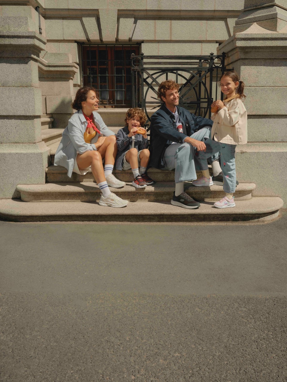 Tendinte si confort pentru viata de zi cu zi: sneakersii Skechers la preturi accesibile pentru intreaga familie