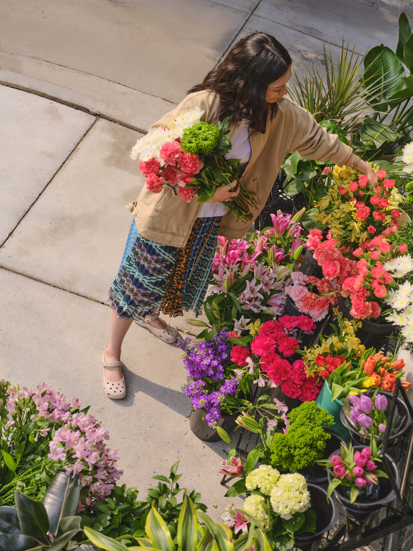 Crocs Classic Crafted   confort iconic, reinterpretat in vegan suede